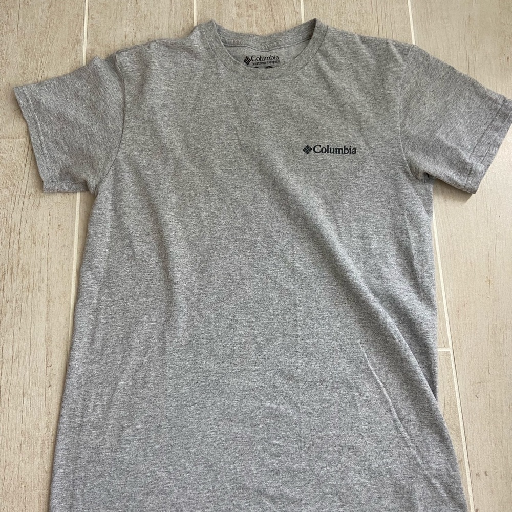 Men’s Columbia Tshirt size small